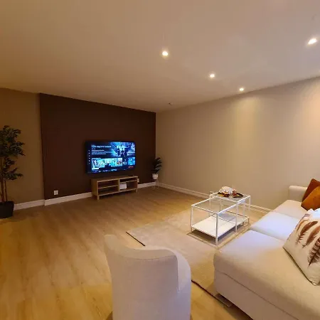 Spacious And Modern, 2-bedroom, Near Center, Best Location Appartement